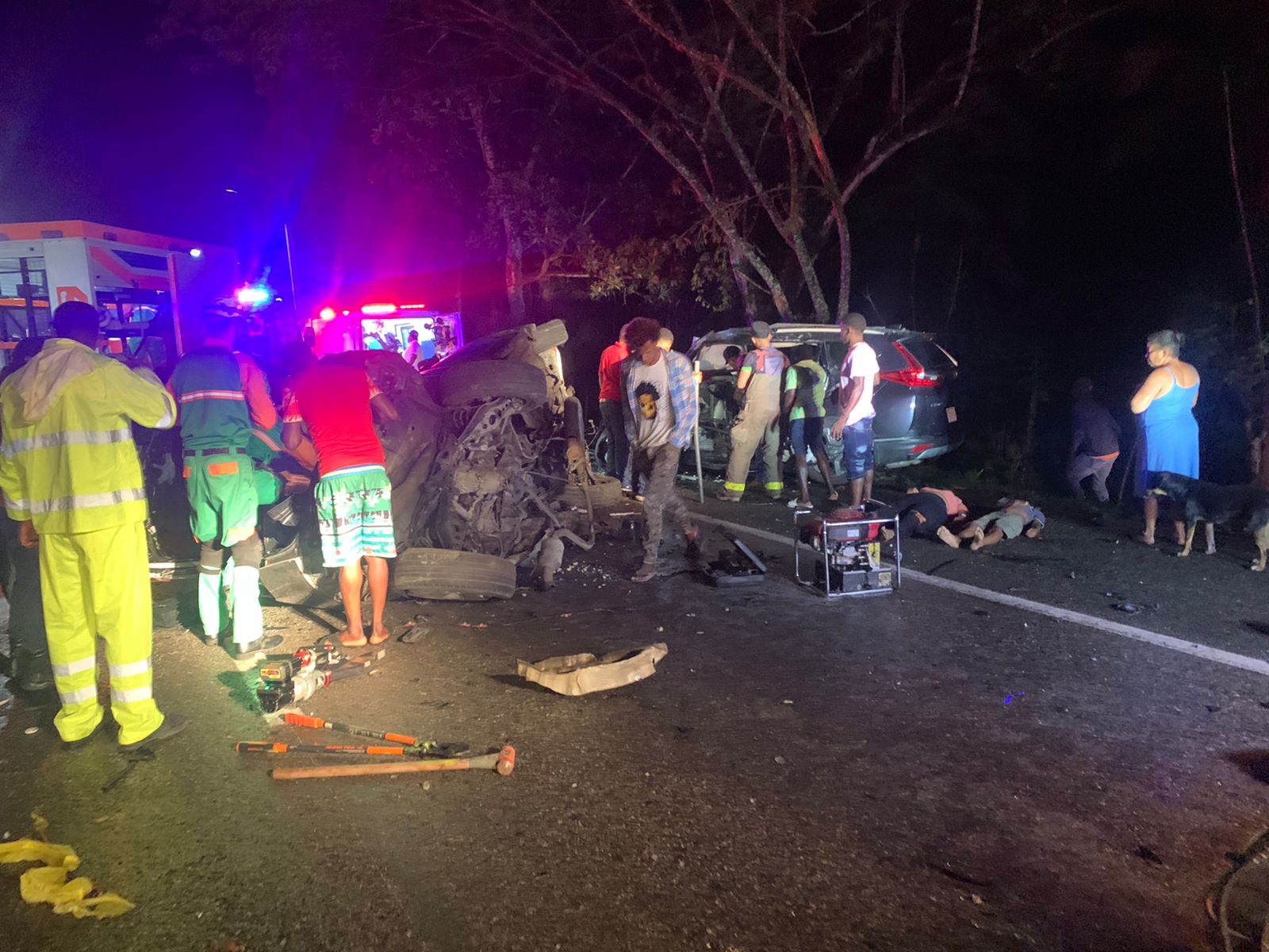 Tres niños y dos adultos mueren en aparatoso accidente de tránsito en